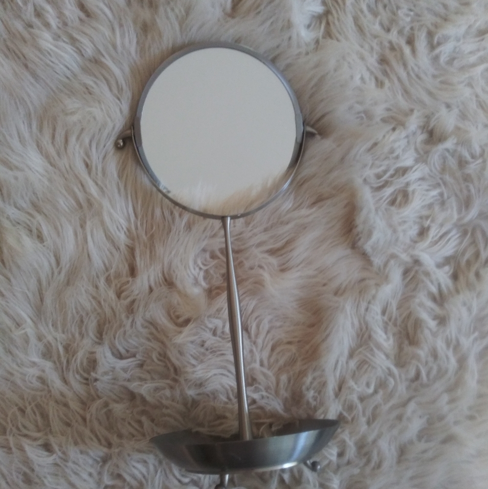 Mirror on stand with jewelry tray